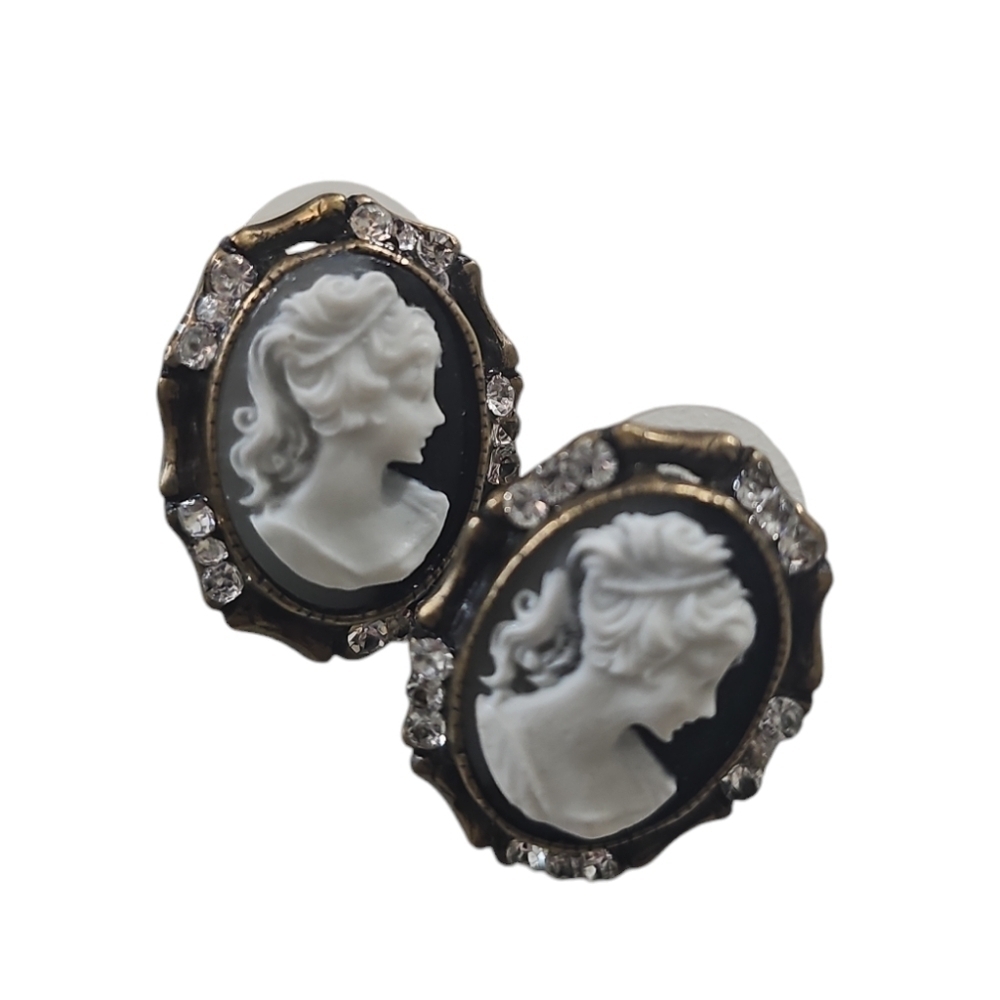 NWT Rhinestone Embellished Cameo Stud Earrings